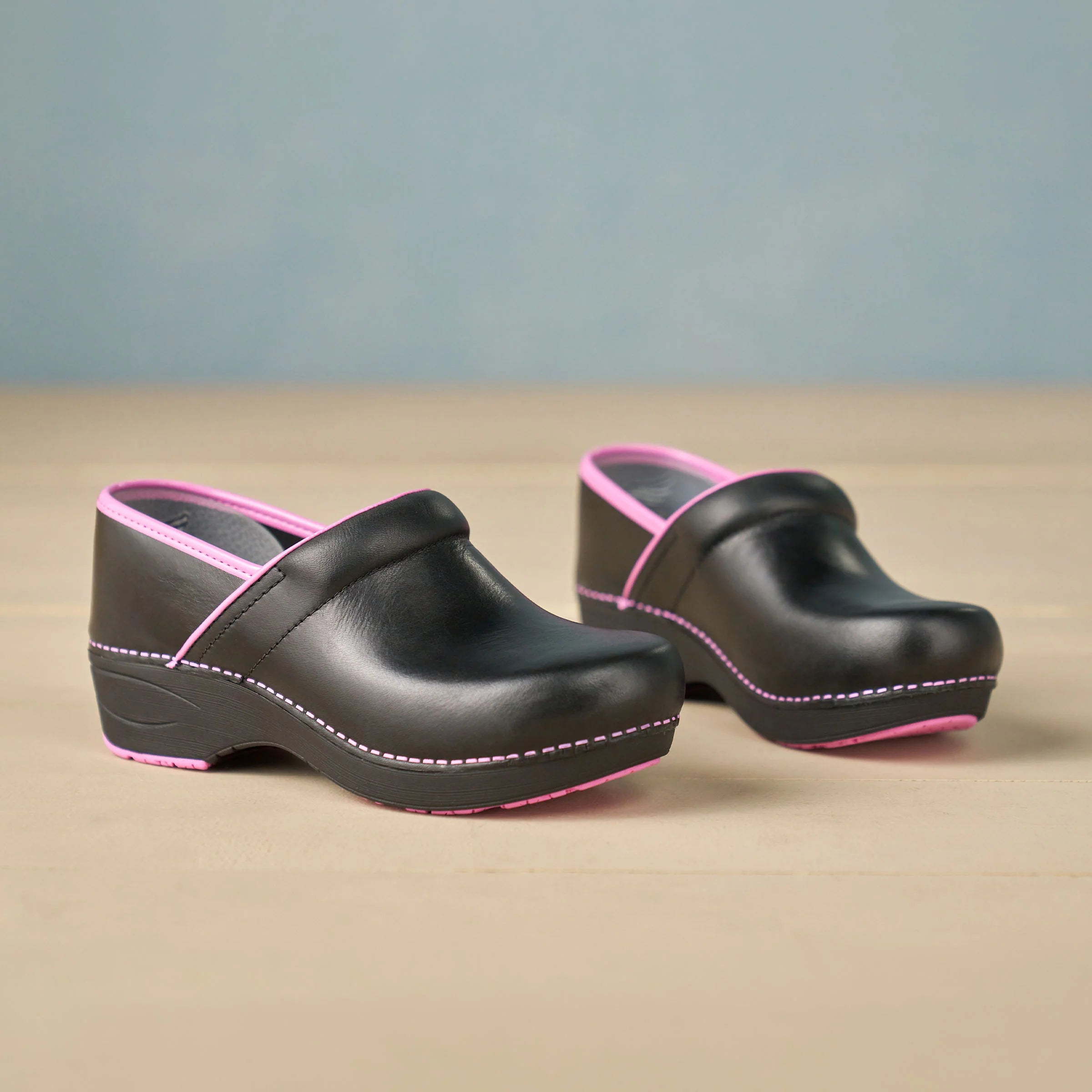 Dansko XP 2.0 Black/Pink Leather Clog