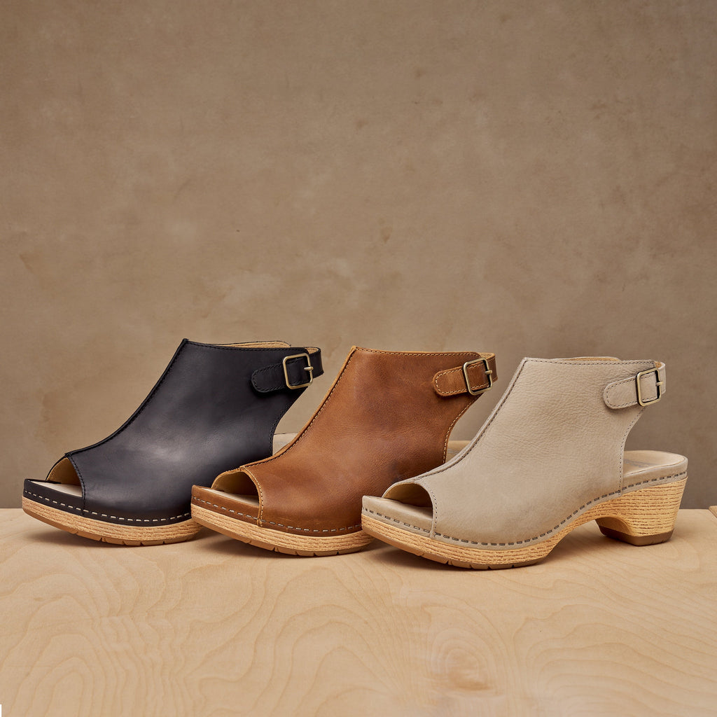 Lizzy Black Oiled Pull Up