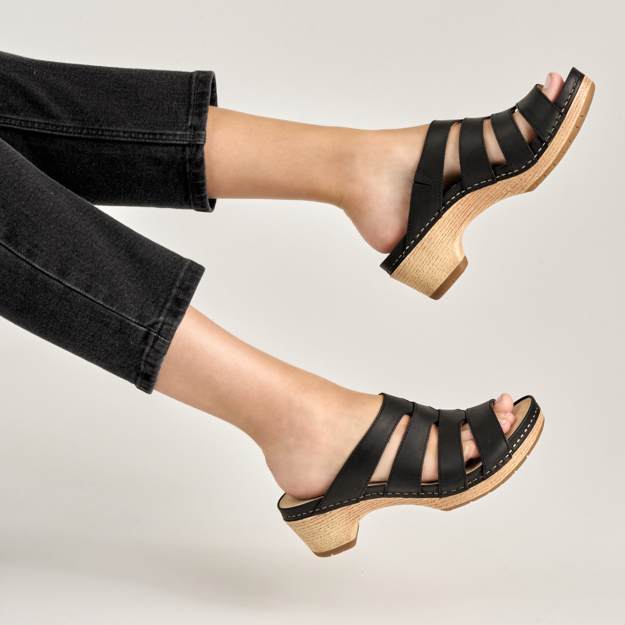 Lyndi Black Oiled Pull Up