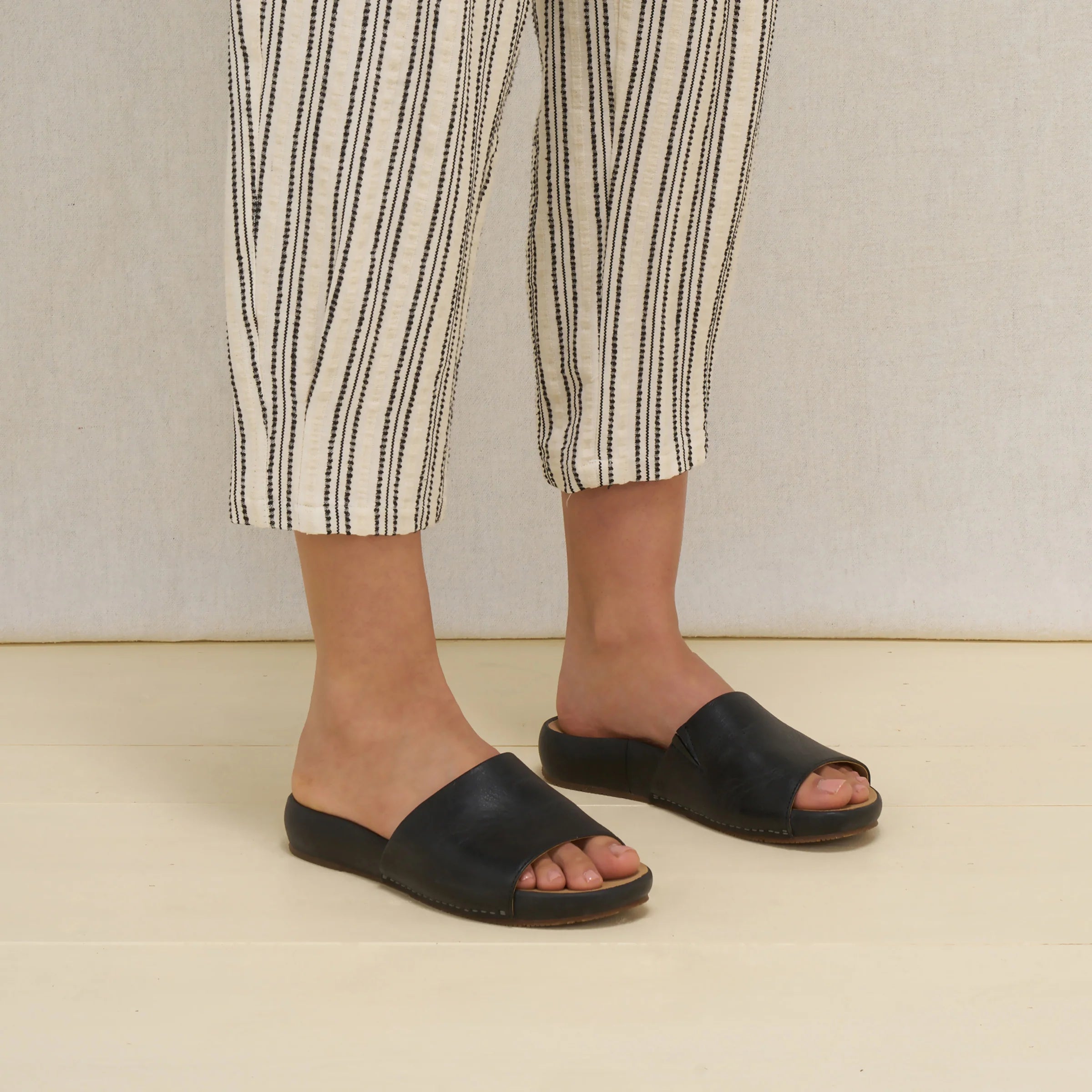 Dansko Twyla Black Leather Sandal