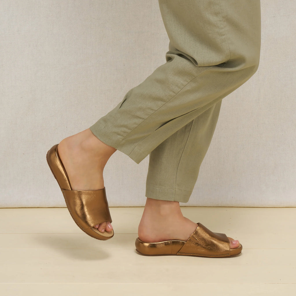 Dansko Twyla Bronze Metallic Sandal
