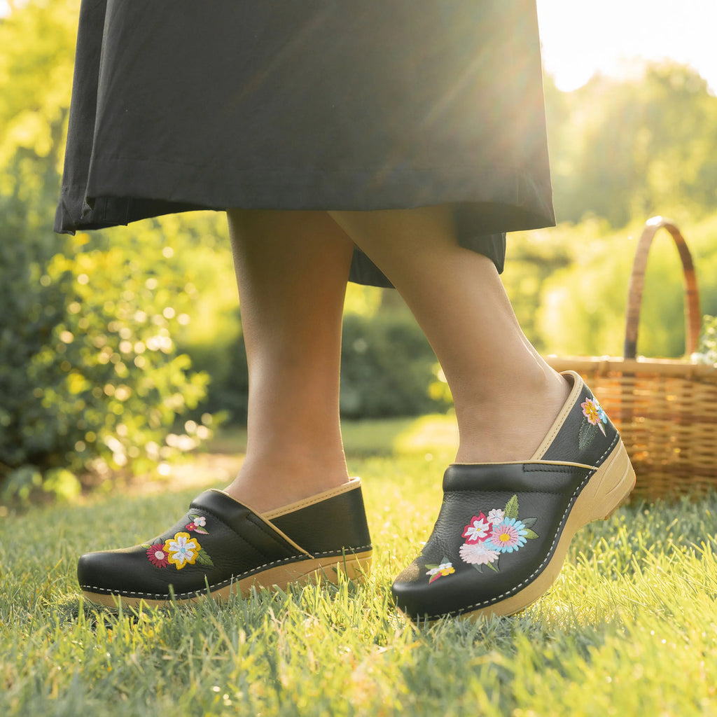 Dansko XP 2.0 Black Embroidered Clog