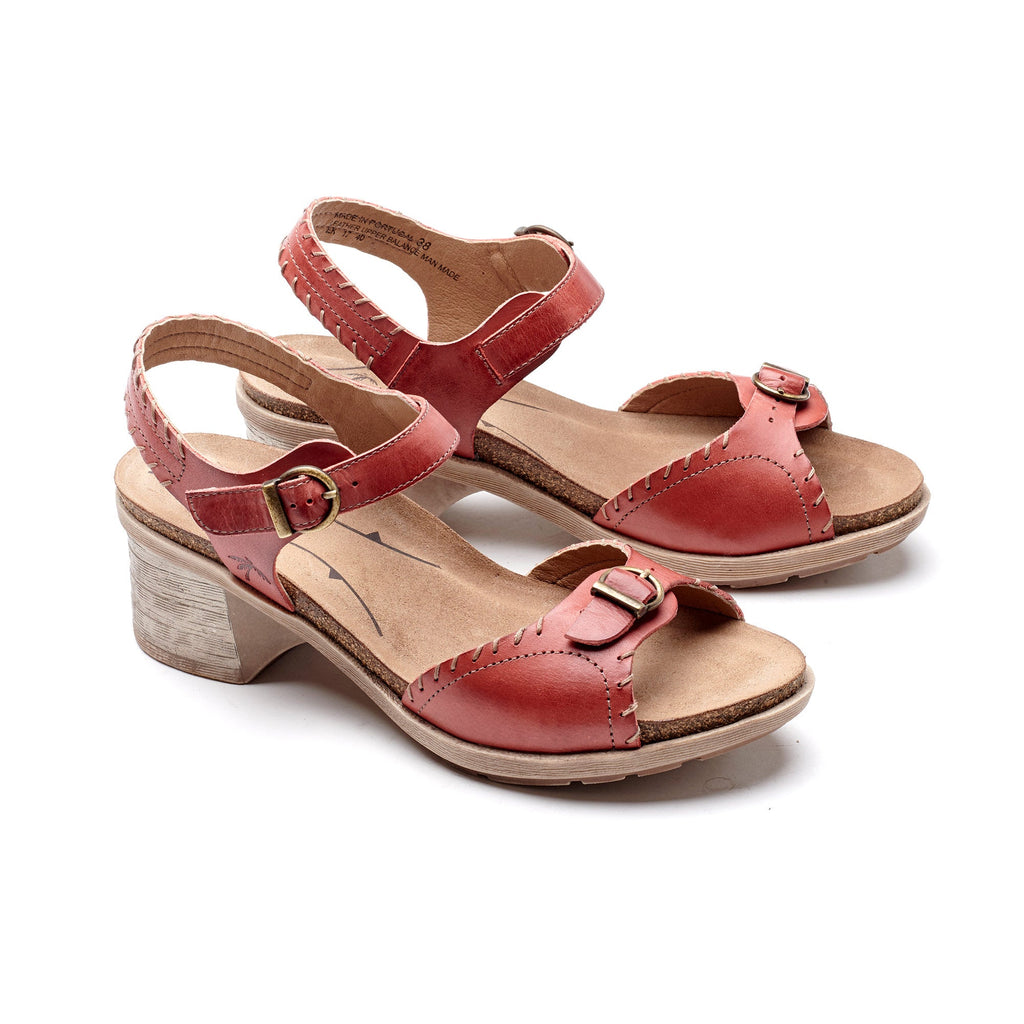 Dromedaris Sandy Leather Adjustable Sandals