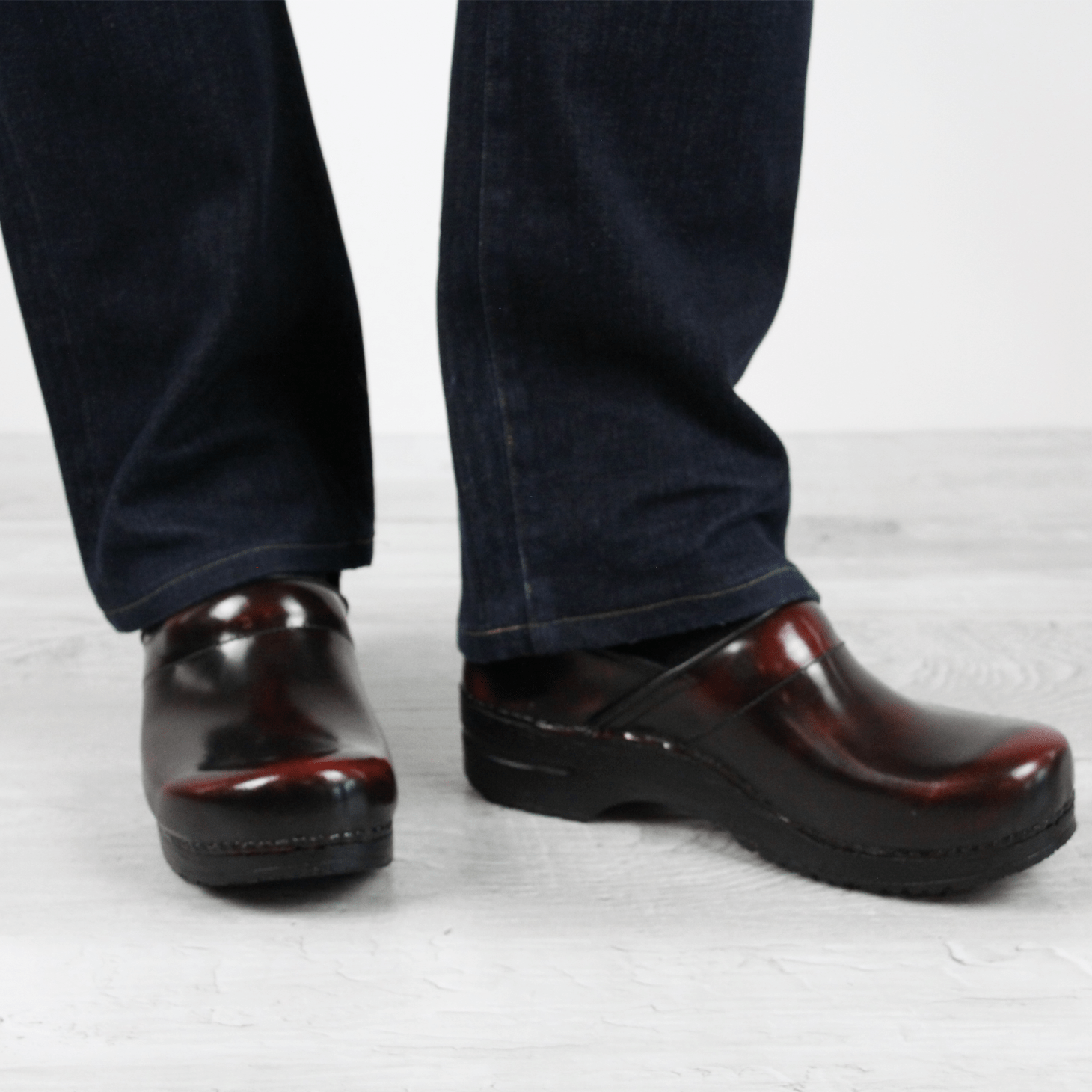 Sanita Pro. Cabrio Men's Clog in Bordeaux