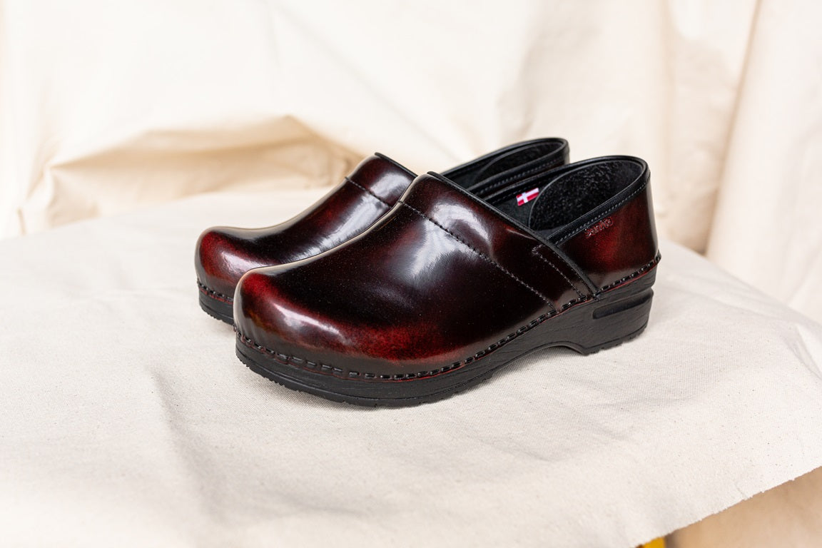 Sanita Pro. Cabrio Women's Clog in Bordeaux