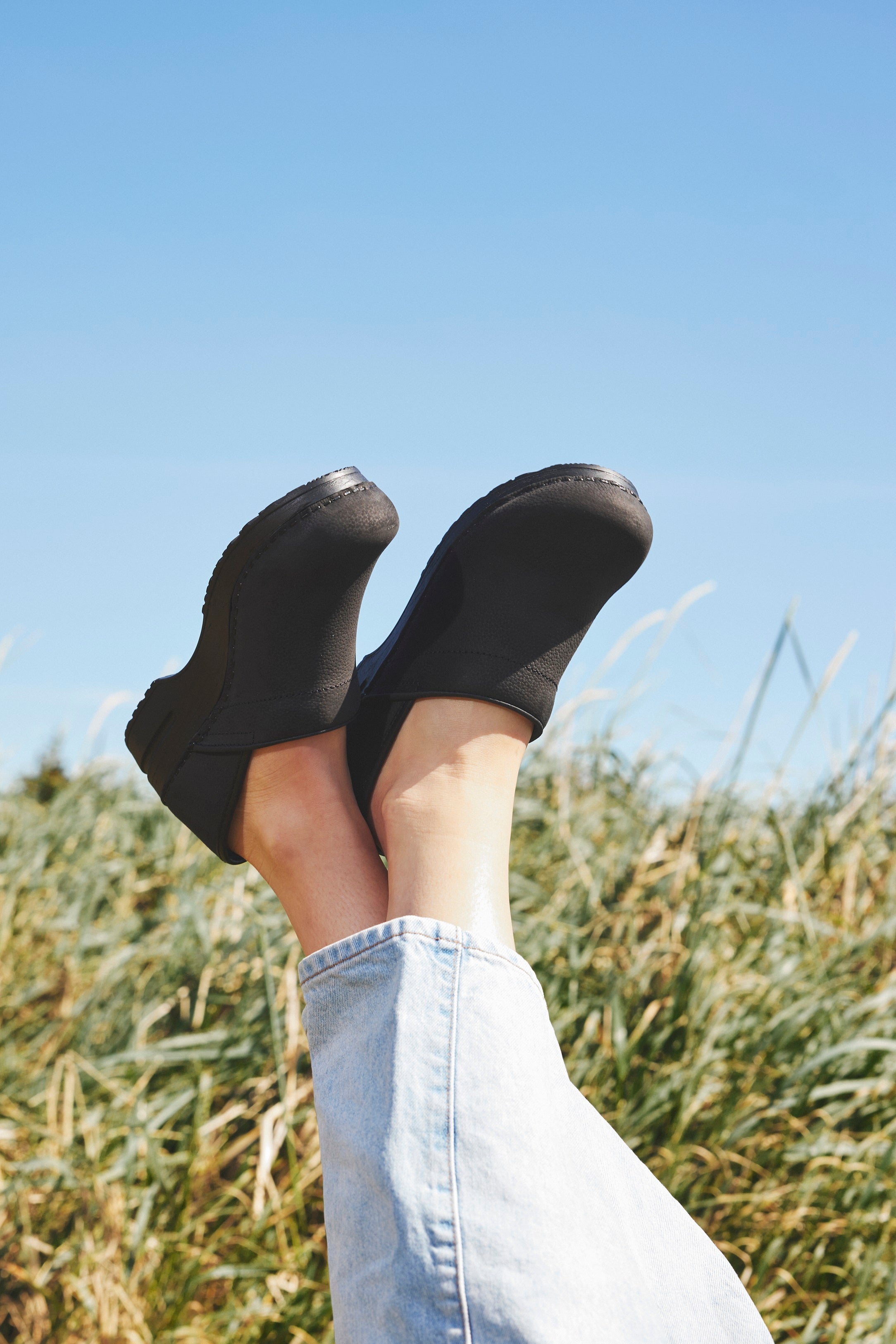 Sanita Pro. Textured Oil Women's Clog in Black Wide